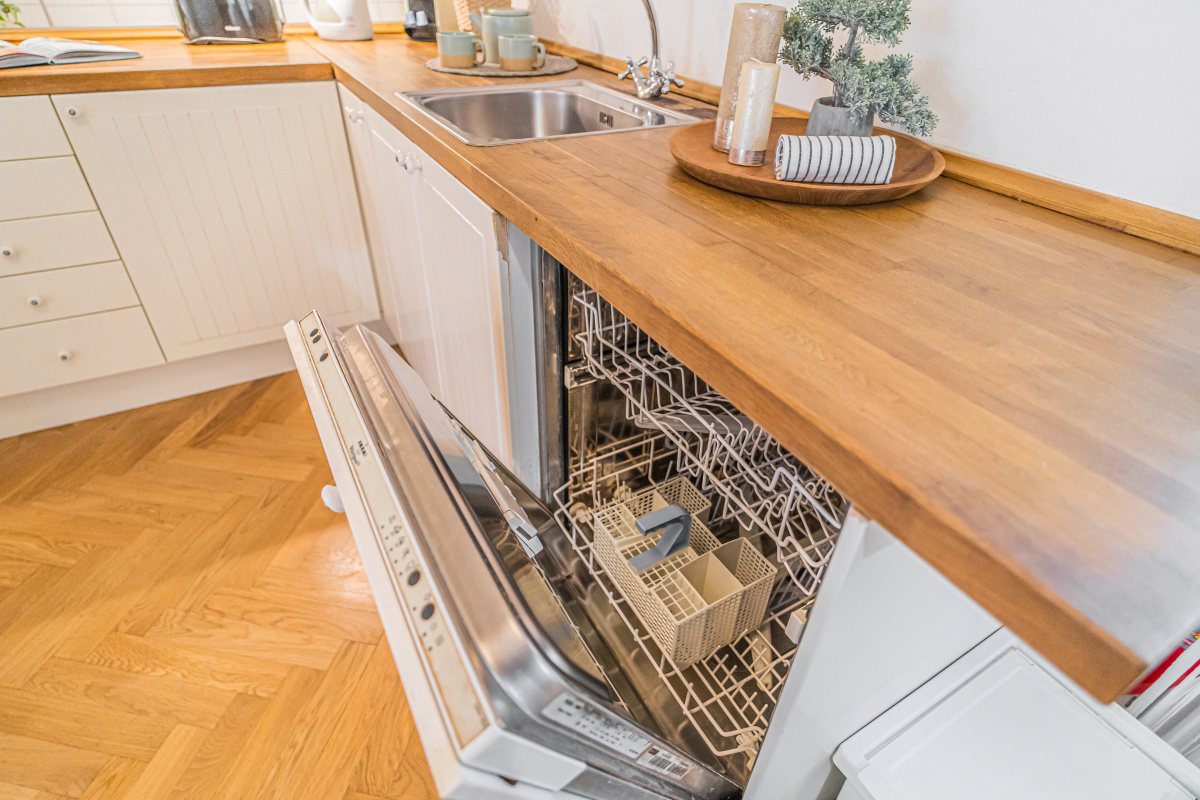 kitchen dishwasher.jpeg